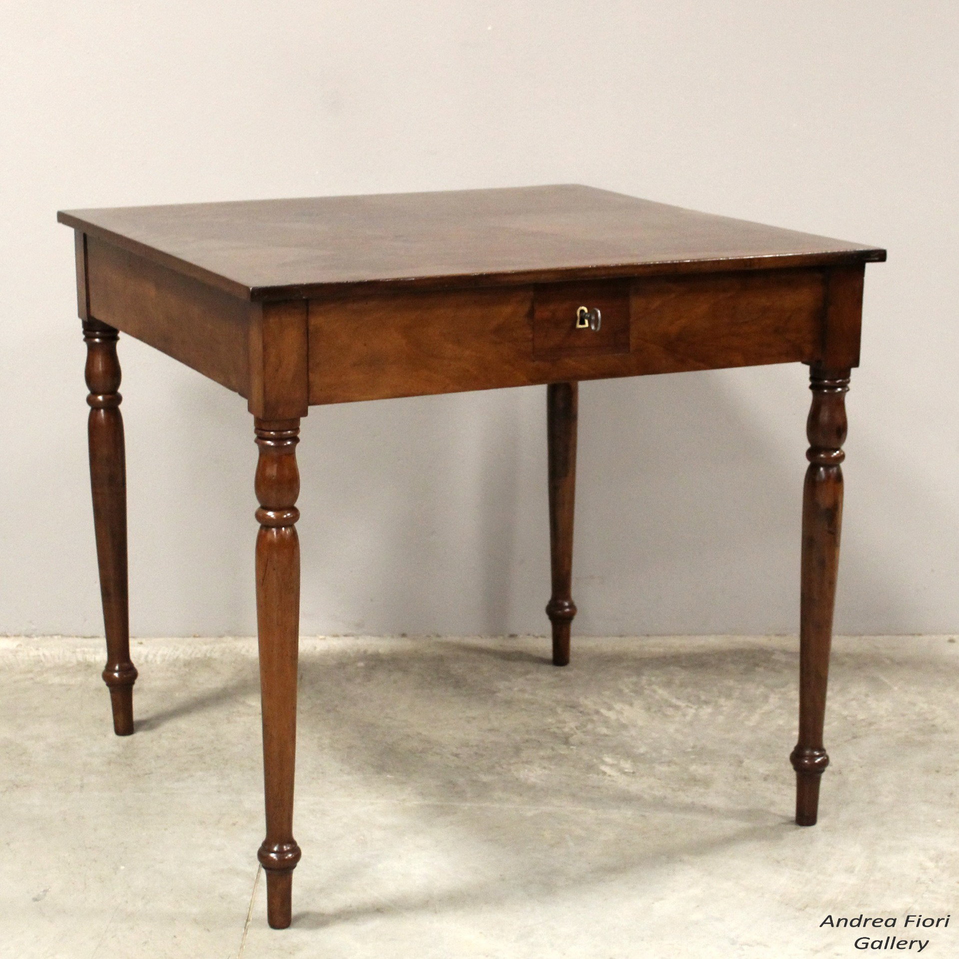 Ancienne table guéridon Louis Philippe en noyer - Italie époque 19ème siècle